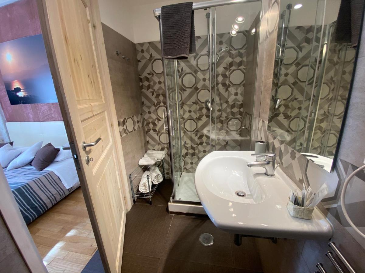 Corso 211 Beds & Suites เนเปิลส์ ภายนอก รูปภาพ